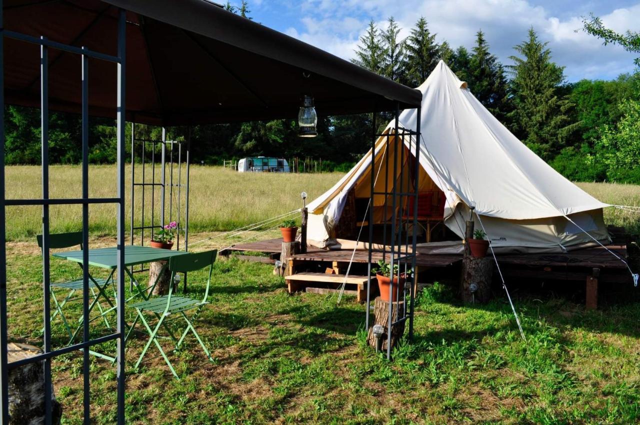 Guillerin Caravan And Glamping Sornac Eksteriør billede
