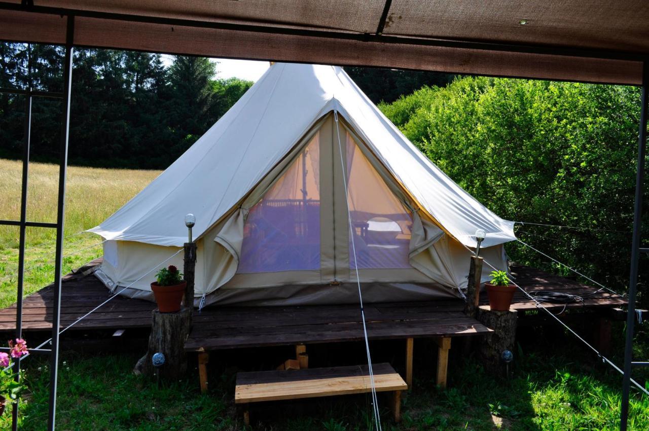Guillerin Caravan And Glamping Sornac Eksteriør billede
